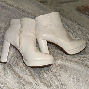 worn once! great condition